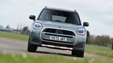 MINI Countryman - front cornering